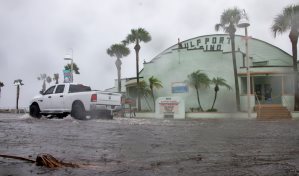 Debby se convierte en huracán categoría 1 en su camino hacia Florida