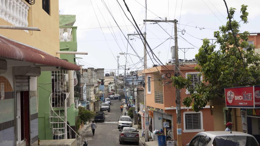 Altos voltajes dejan cuatro personas lesionadas en barrio Juan Pablo II de Los Mina