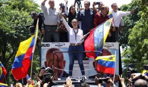 Bloque opositor convoca a protesta contra fallo judicial que convalida victoria de Maduro