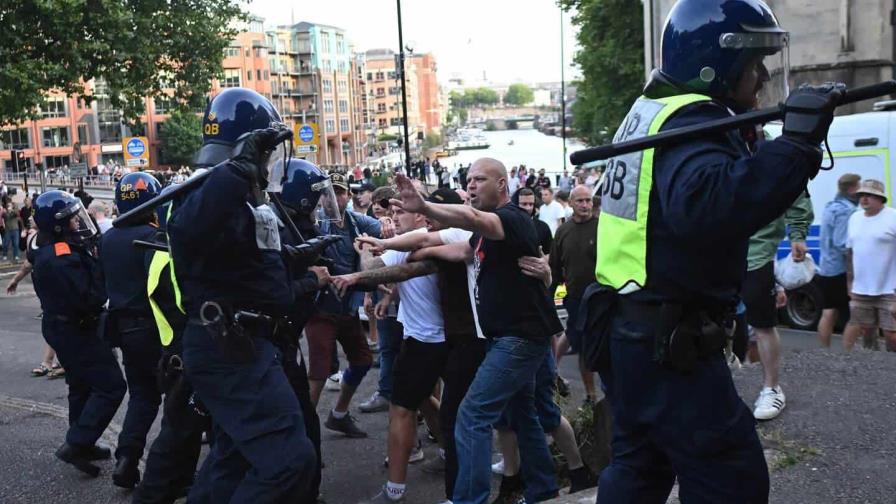 Quinto día de las violentas protestas de la extrema derecha en Reino Unido