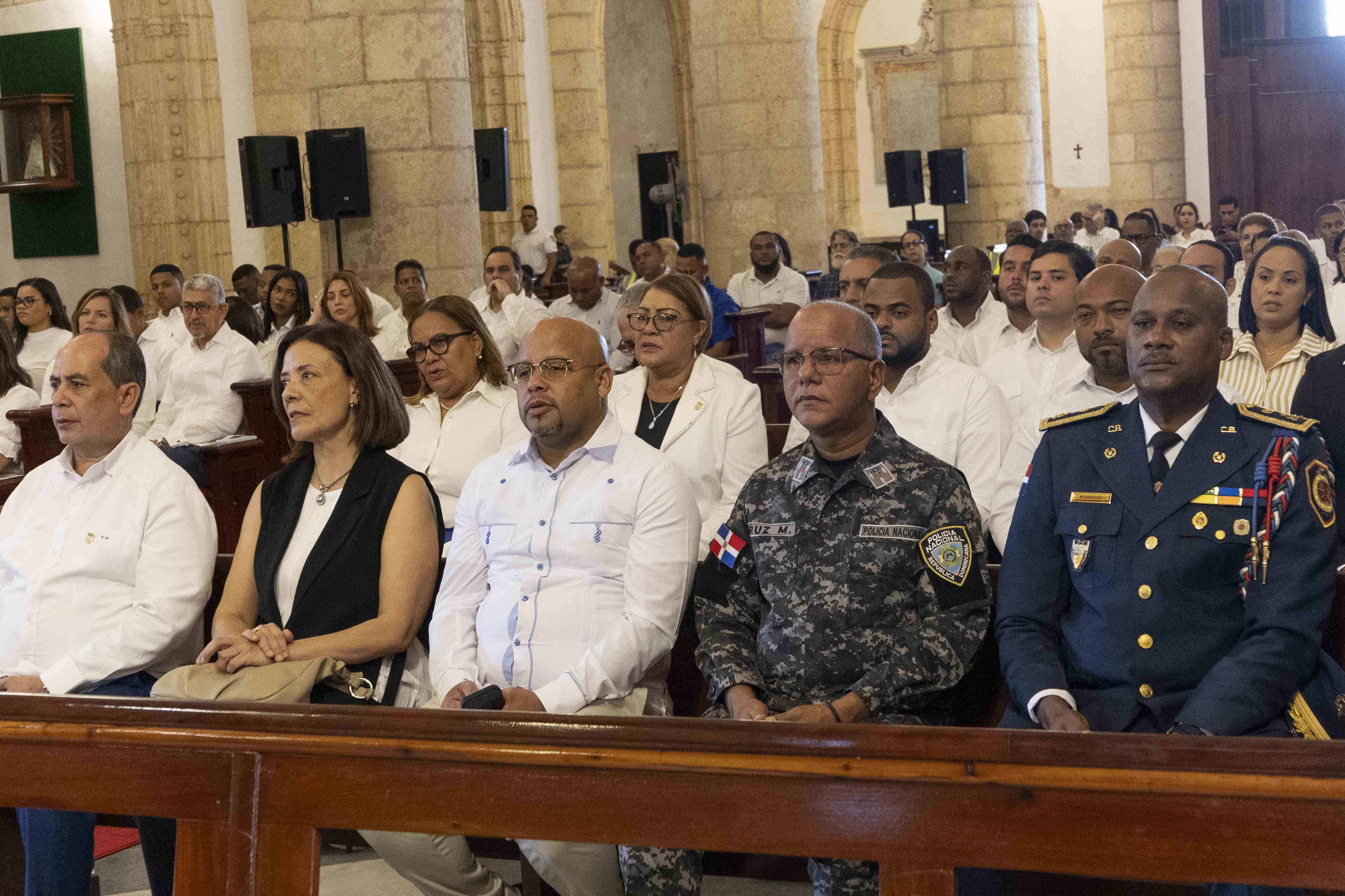 Asistentes a la celebración de los 526 años de la ciudad Santo Domingo. 