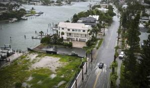 Un muerto, apagones y retrasos de vuelos deja en EEUU el huracán Debby
