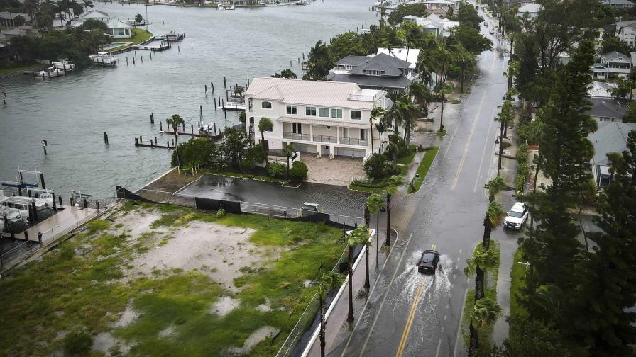 Un muerto, apagones y retrasos de vuelos deja en EEUU el huracán Debby