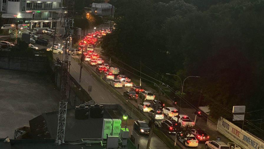 Se reporta fuerte tapón en la avenida República de Argentina