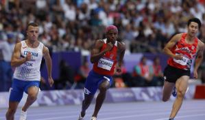 Alexander Ogando se clasifica a la gran final de los 200 metros