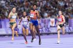 Marileidy Paulino clasifica en primer lugar a la semifinal de los 400 metros en París