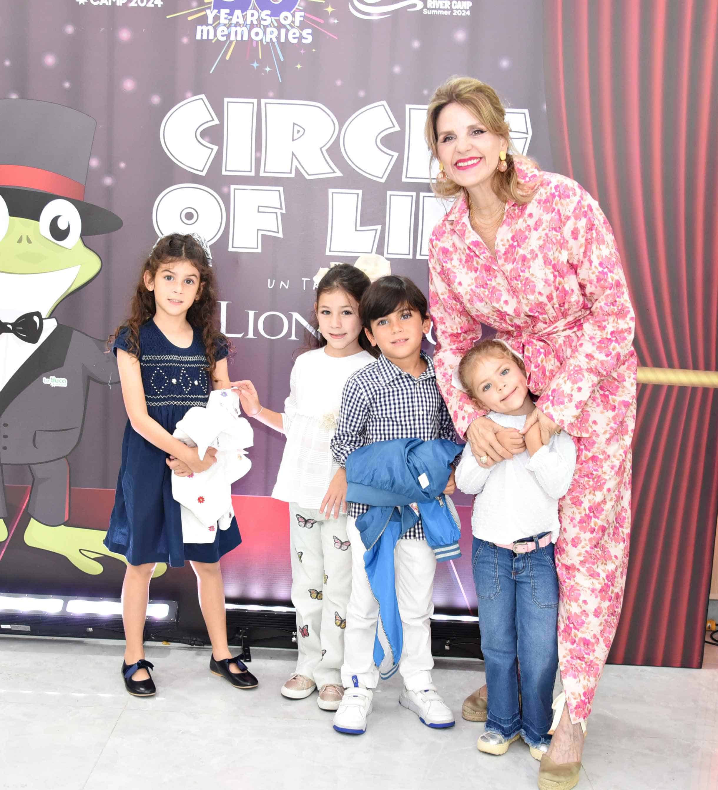 Carmen Vincens, María del Sol Briceño, Paz Olivia, Cayetano Briceño y Mar Luca.