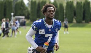QB de Seahawks, Geno Smith, regresa a entrenamientos tras problemas en rodilla y cadera