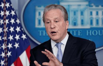 Asesor económico de Biden deja la Casa Blanca para unirse a la campaña de Harris