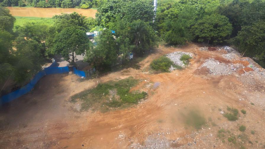 Autoridades suspenden vertido de tierra en ribera del río Ozama