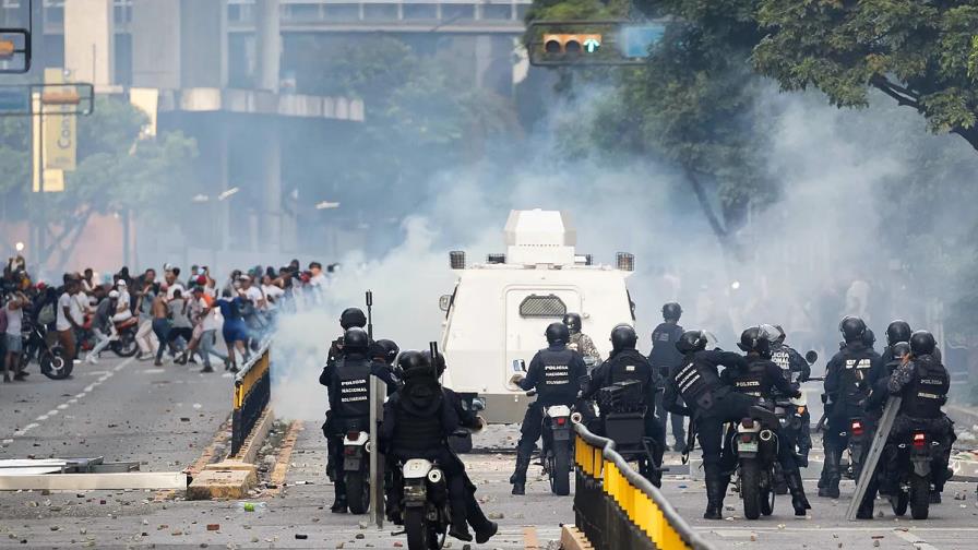 Venezolanos detenidos en protestas tras comicios son acusados de terrorismo, según una ONG