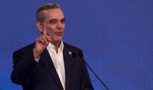 Abinader mide el pulso de sus reformas en WhatsApp