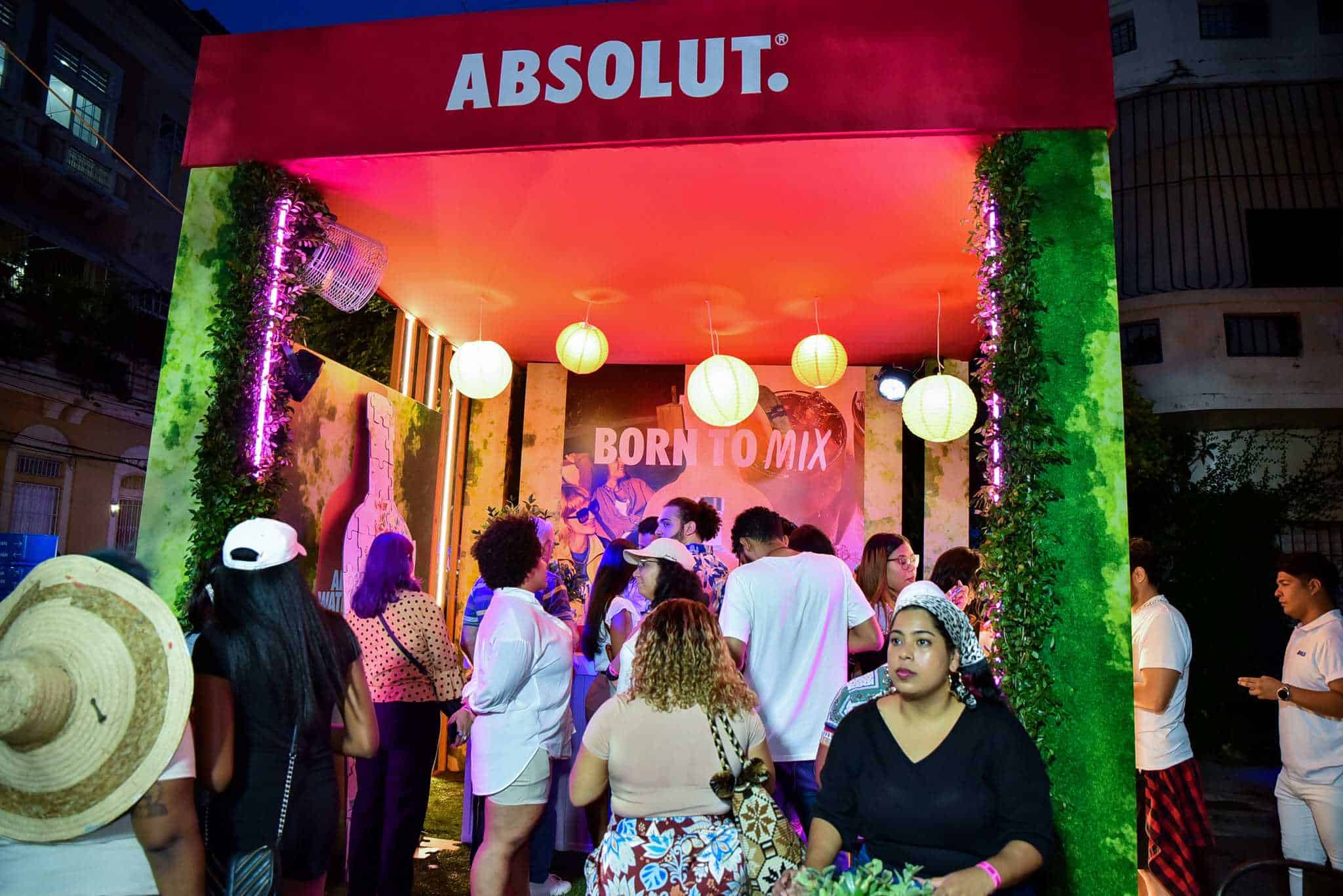 El stand de Absolut se convirtió en un punto de encuentro para los amantes del arte y la cultura.