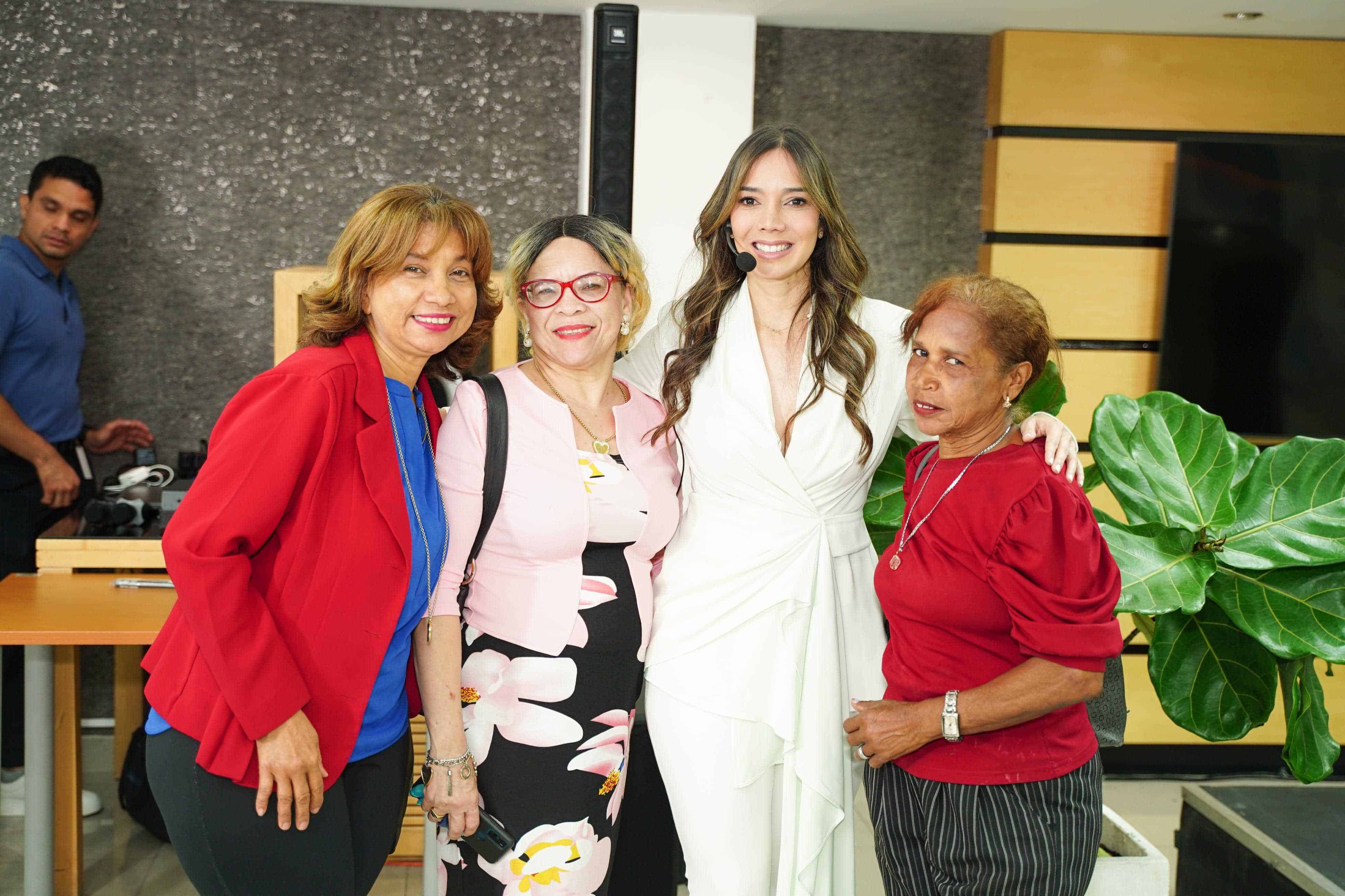 Ana Minaya, Andrea Perez y Ana Maria Lance.