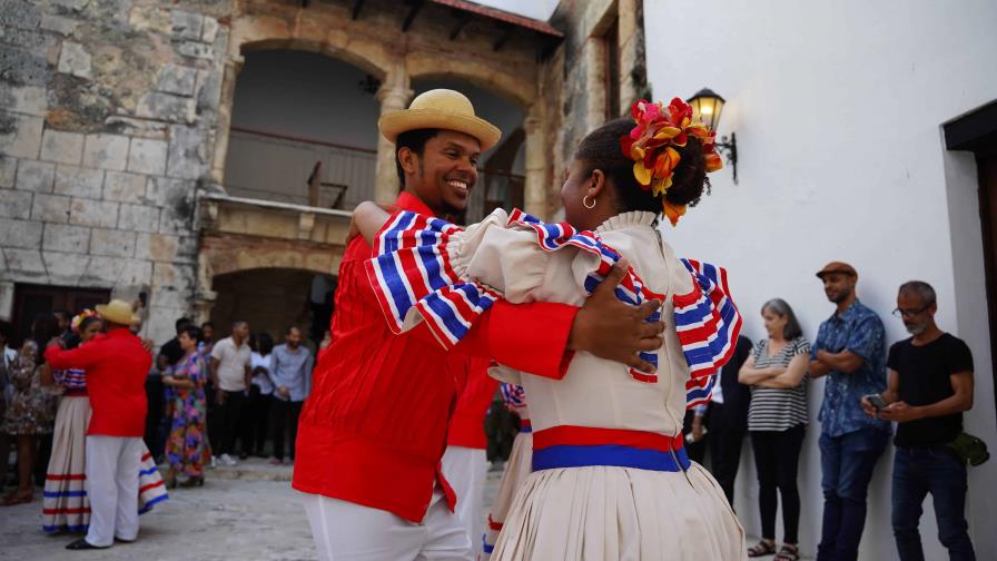 Celebrando la cultura: primer ciclo de formación internacional en bachata y merengue