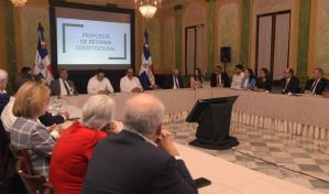 Consultor Jurídico debate con juristas anteproyecto de reforma constitucional en el Palacio