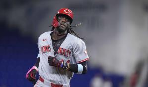 Elly de la Cruz pelea el liderato de triples de la Liga Nacional