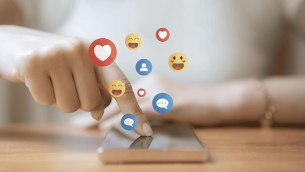 OMS advierte del fuerte aumento de uso problemático de redes sociales por adolescentes