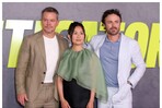 Matt Damon, Casey Affleck y Hong Chau hablan sobre su hilarante película “The Instigators”