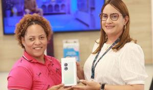 Altice agasaja a la familia del boxeador Yunior Alcántara