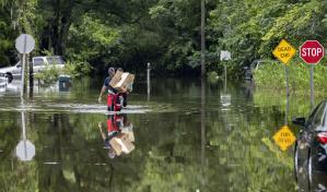 La tormenta Debby se mueve sobre Carolina del Sur y amenaza con inundaciones