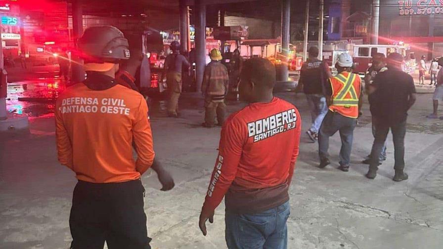 Se registra incendio en estación de gasolina en Santiago