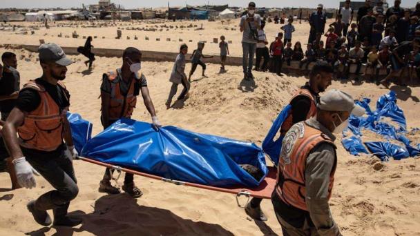 El arduo y minucioso proceso para identificar los casi 40,000 muertos en Gaza