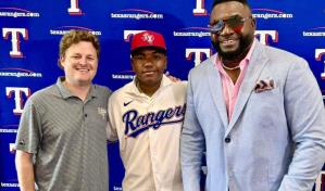 Hijo de David Ortiz firma con los Rangers de Texas