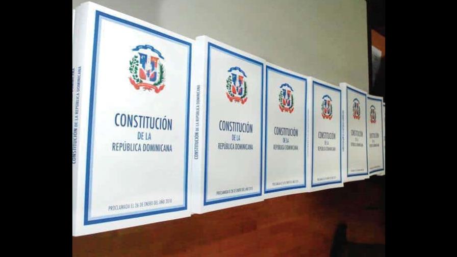 La Constitución tiene faltas gramaticales en muchos artículos