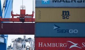 El déficit comercial de EE.UU. bajó un 2.5 % en junio con un repunte de las exportaciones