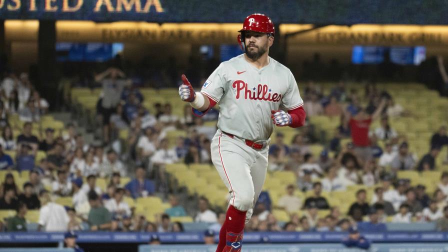 Sosa y Schwarber conectan jonrones consecutivos en la novena y Filis vencen 6-2 a Dodgers