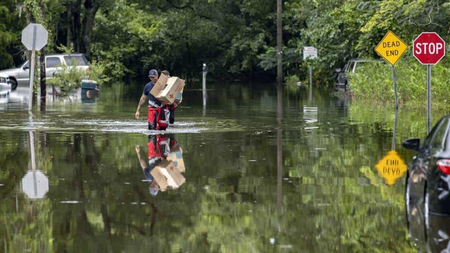 Tormenta tropical Debby causa lluvias en las Carolinas antes de ir al norte