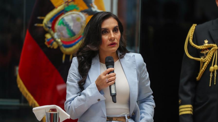 La vicepresidenta de Ecuador acusa a Noboa de violencia política y dice temer por su vida