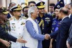 Muhammad Yunus llega a Daca con la promesa de restaurar ‘la ley y el orden’ Muhammad Yunus llega a Daca con la promesa de restaurar ‘la ley y el orden’