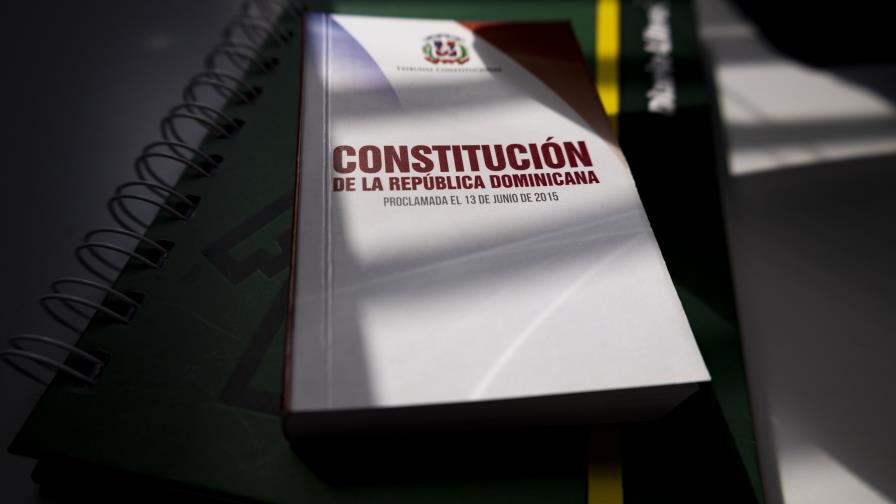 La Constitución tiene faltas gramaticales en muchos artículos