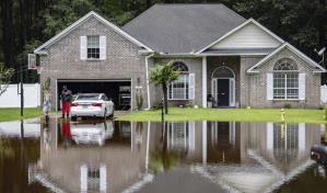 La tormenta tropical Debby vuelve a tocar tierra en Carolina del Sur entre previsiones de aguaceros