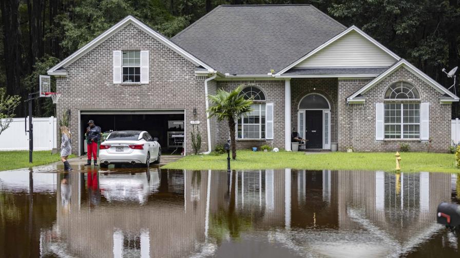 La tormenta tropical Debby vuelve a tocar tierra en Carolina del Sur entre previsiones de aguaceros