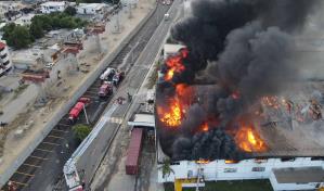 Incendio en zona franca de Santiago se originó en nave con materiales textiles