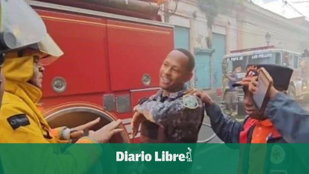 Arrestan agente por agresión policial a reportero gráfico en Santiago