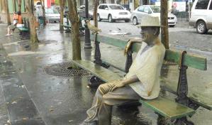 Da&ntilde;an una escultura del legendario compositor puertorrique&ntilde;o Tite Curet Alonso