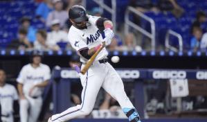 Marlins resisten el intento de remonta de Rojos para ganar