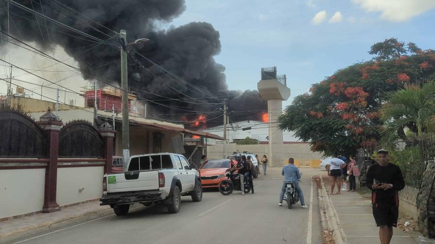 No se registran víctimas en incendio en zona franca de Santiago