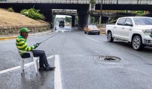 Hay un hoyo... en el mismo centro de la Autopista Las Américas