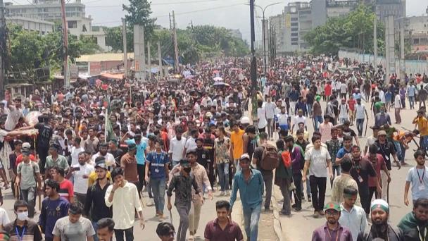 Reconstrucción en Bangladés tras protestas