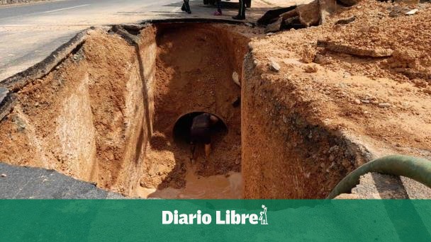 Trabajos de la Caasd causan socavón en avenida San Vicente de Paúl