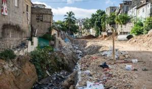 Comunitarios demandan continuar trabajos en cañada Guajimía