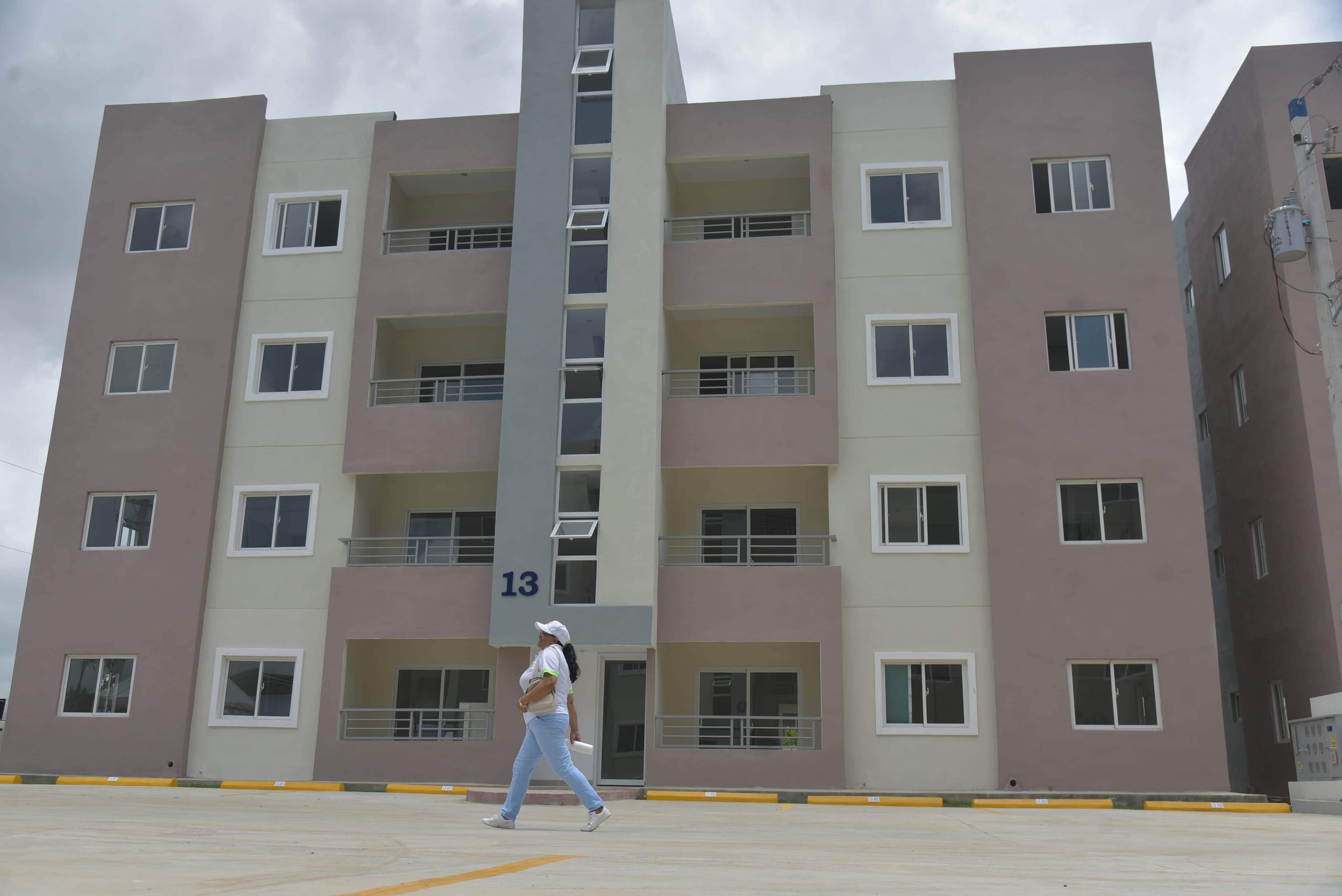 Luis Abinader entrega primera etapa del proyecto hanitacional Santa Ana, en San Francisco de Macorís.