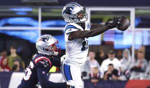 Avi&oacute;n que transportaba a Panthers se atasca en el lodo tras aterrizar en Charlotte