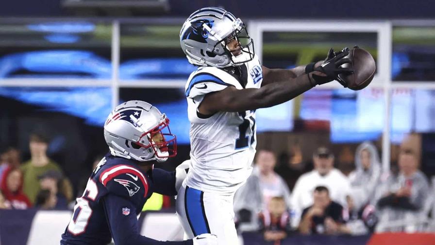 Avión que transportaba a Panthers se atasca en el lodo tras aterrizar en Charlotte