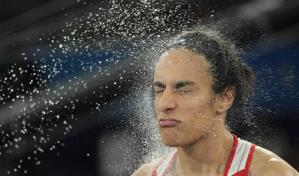 Boxeadora Imane Khelif gana el oro olímpico tras difusión de afirmaciones erróneas sobre su género